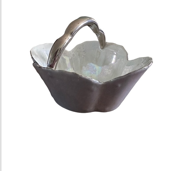 Adorable Vintage Porcelain Basket and Trinket Dish - Picture 5 of 14